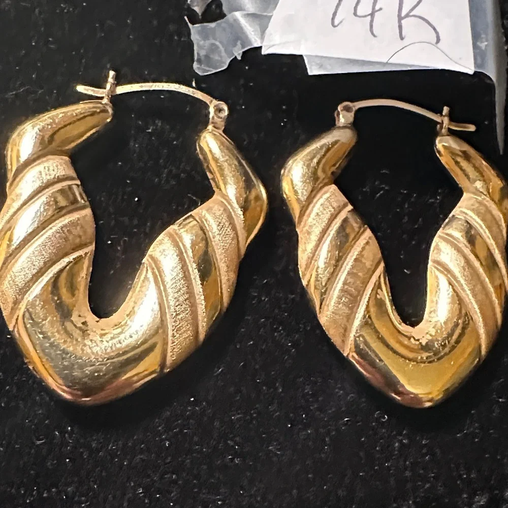 14 KARAT Gold Hoop Earrings 4.5 Grams - Picture 2 of 9